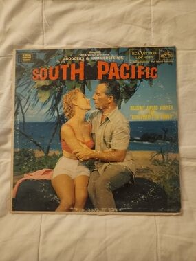 South Pacific Vintage Vinyl Rodgers & Hammerstein - Record Looks Brand New!